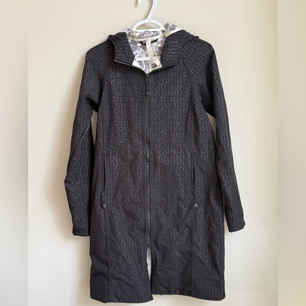 Lululemon Black Patterned Rain/Trench Coat